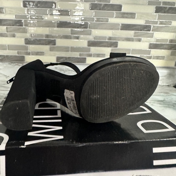 High heels - Picture 3 of 4